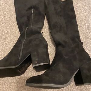 Elegant Black Suede Heeled Boots